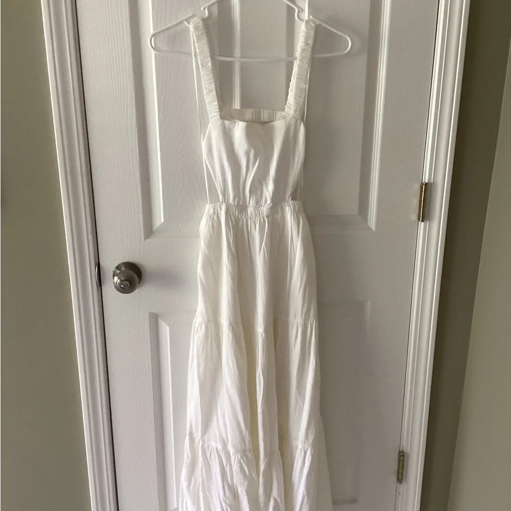 Elegant White Maxi Dress(PRICEDROP)